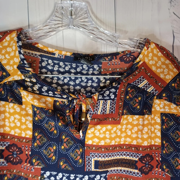 Rue21 paisley lightweight long sleeve shirt - Picture 3 of 10